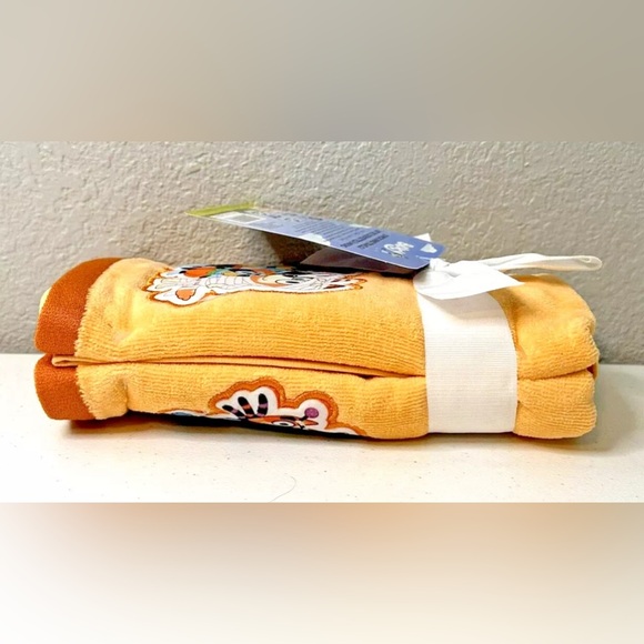 Two-Pack Bluey and Bingo 2024 Halloween Themed Orange 16”x28” Hand Towels - Picture 4 of 5